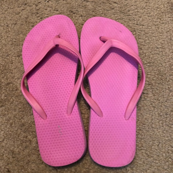 womens pink flip flops